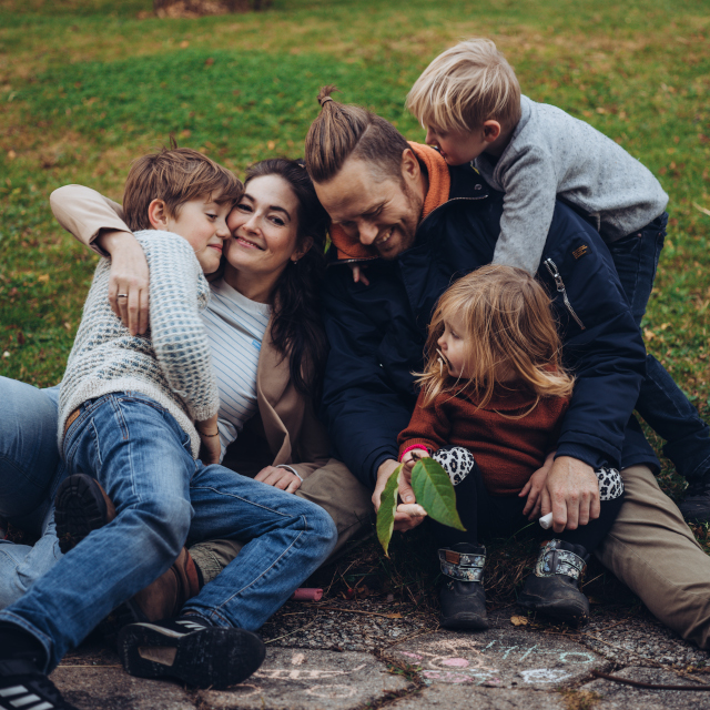 blurry background: white/grey